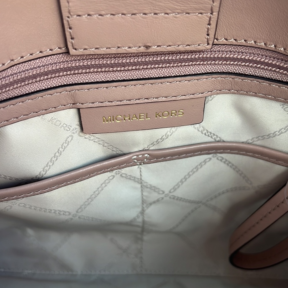 𝐌𝐈𝐂𝐇𝐀𝐄𝐋 𝐊𝐎𝐑𝐒 𝐋𝐀𝐑𝐆𝐄 𝐆𝐑𝐀𝐌𝐄𝐑𝐂𝐘 𝐓𝐎𝐓𝐄 & 𝐖𝐑𝐈𝐒𝐓𝐋𝐄𝐓 - Picture 9 of 10